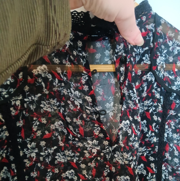 Zara Sheer Bohemian Floral Black Red White Lace Detail Flowy Peasant Top Sz S - Picture 7 of 8